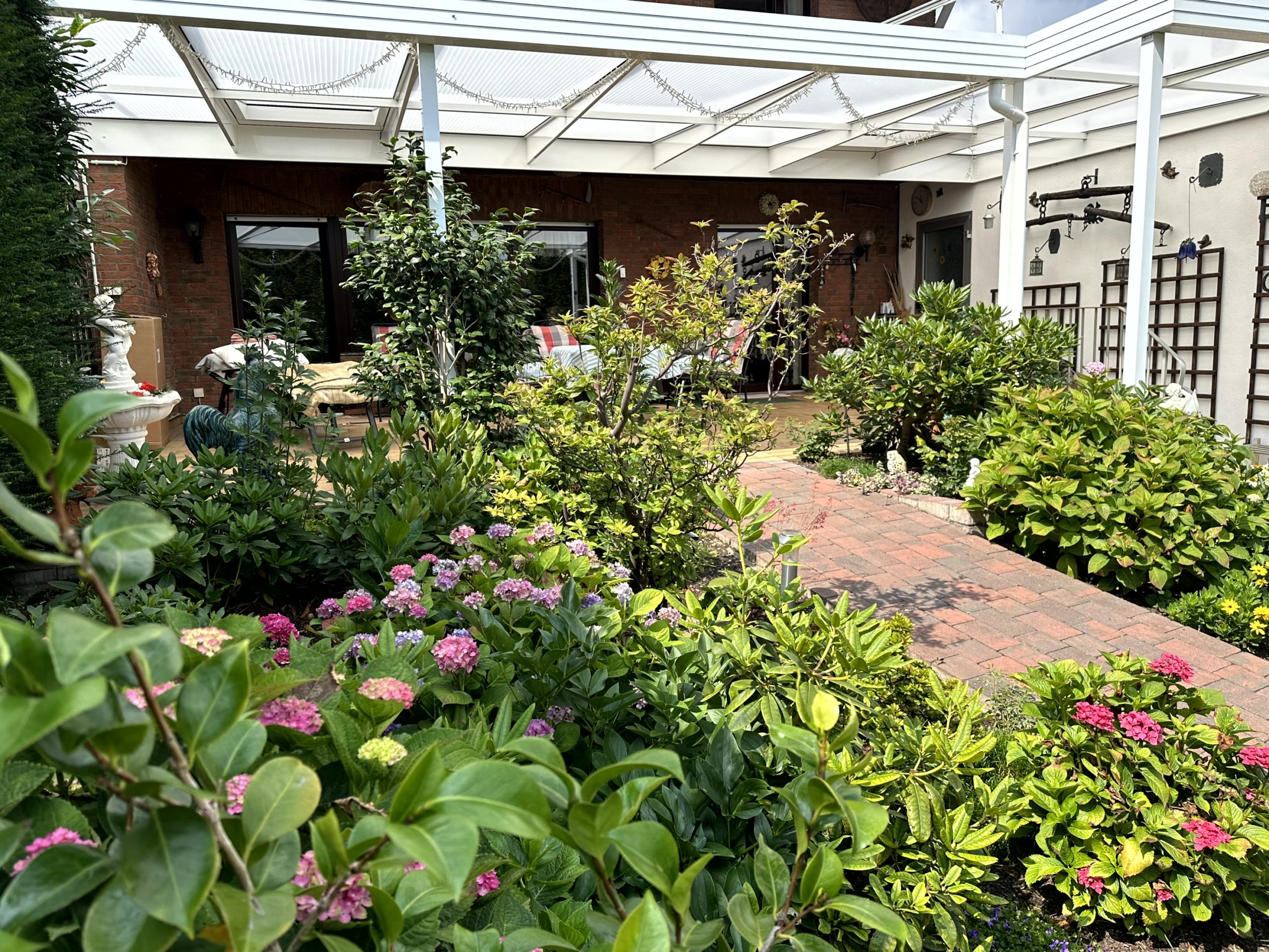 Terrasse mit hochwertiger Überdachung