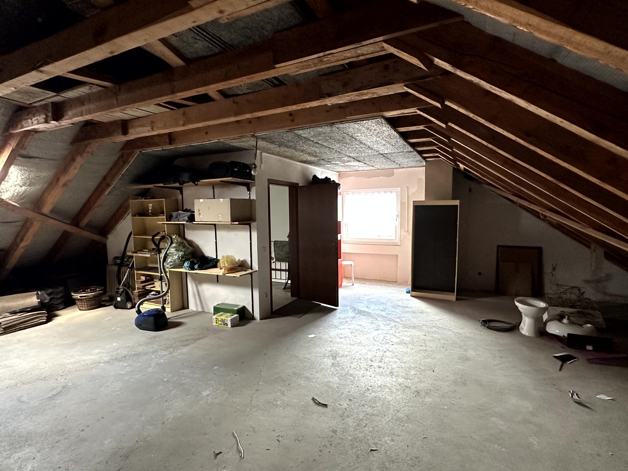 Dachboden (Anschlüsse für Ausbau vorbereitet)